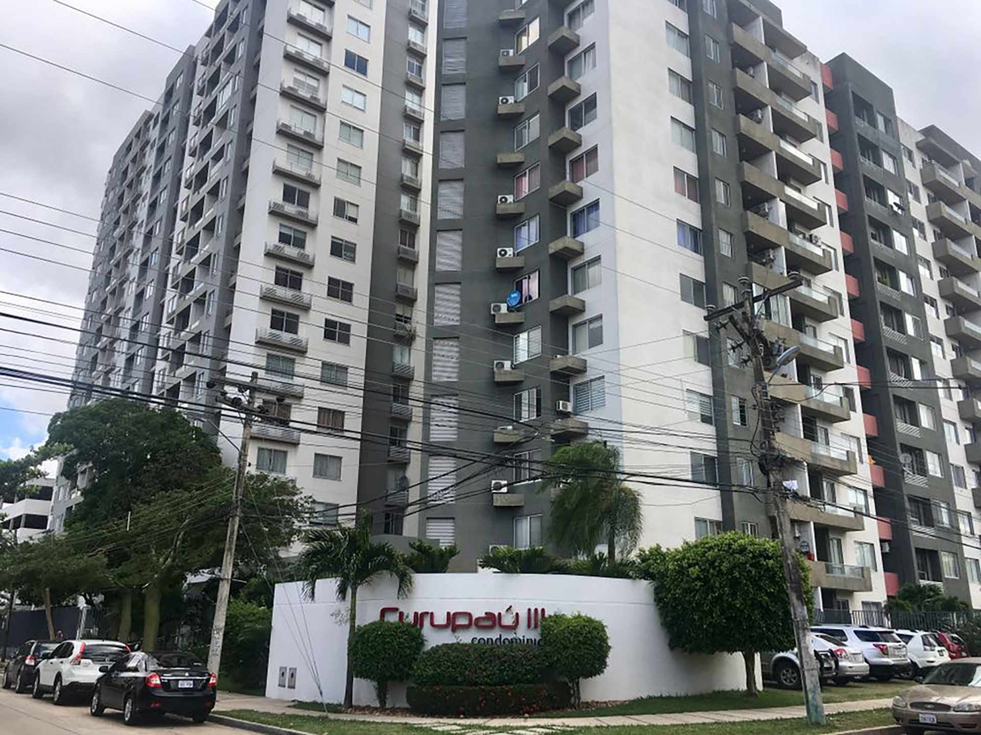 Departamento en AlquilerCONDOMINIO CURUPAU III Av. Roca y Coronado 2 dormitorios 2 baños 1 parqueos Foto 2