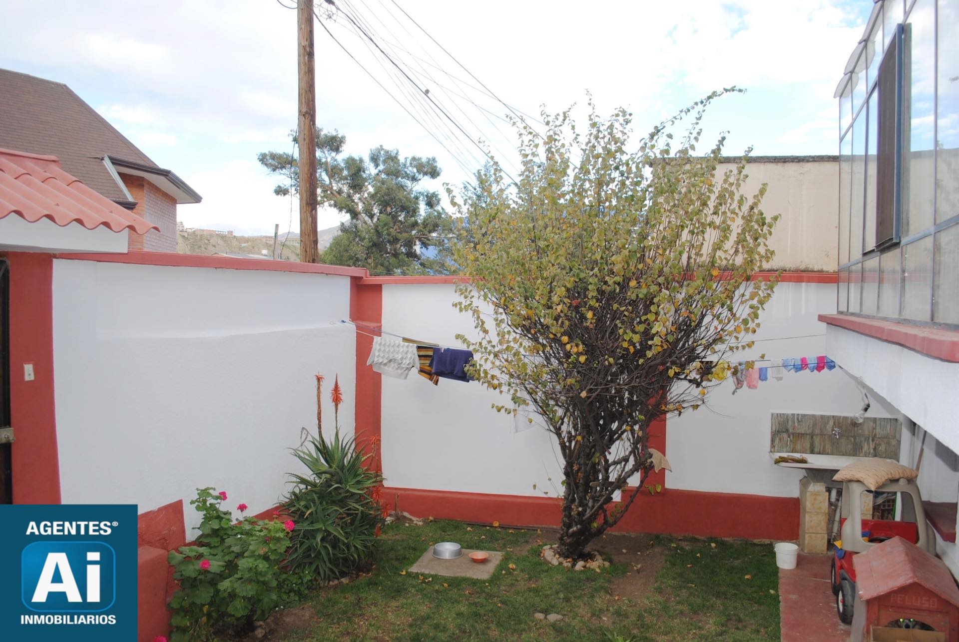 Casa en Bolognia en La Paz 4 dormitorios 2 baños 3 parqueos Foto 4
