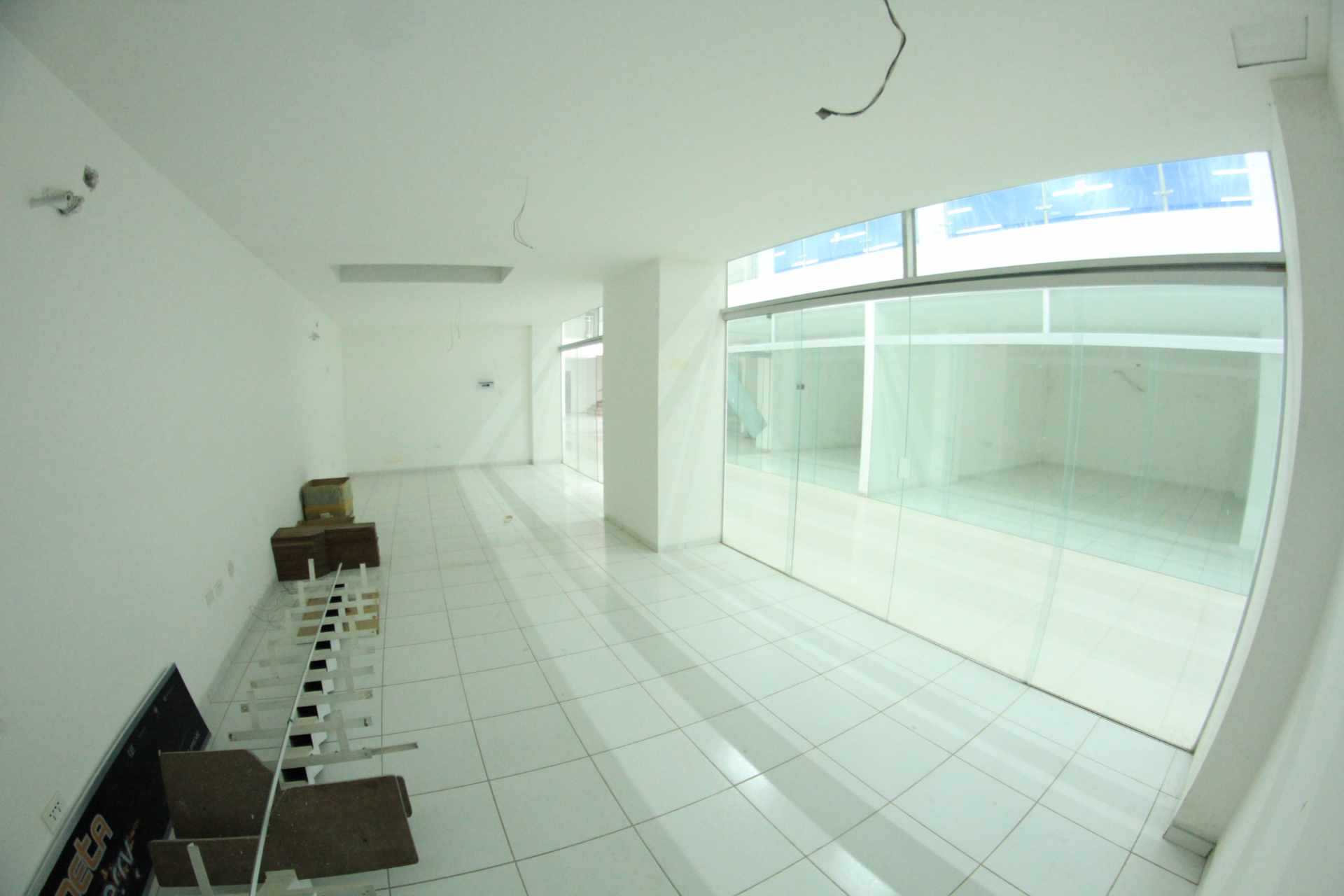 Local comercial en VentaCentro Comercial CIUDAD INDANA, 3er anillo Av. Pirai  4 baños  Foto 5