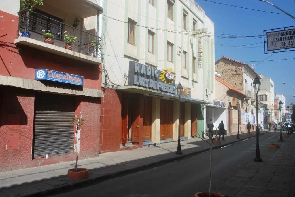 Local comercial en Centro en Tarija 1 dormitorios 1 baños  Foto 3