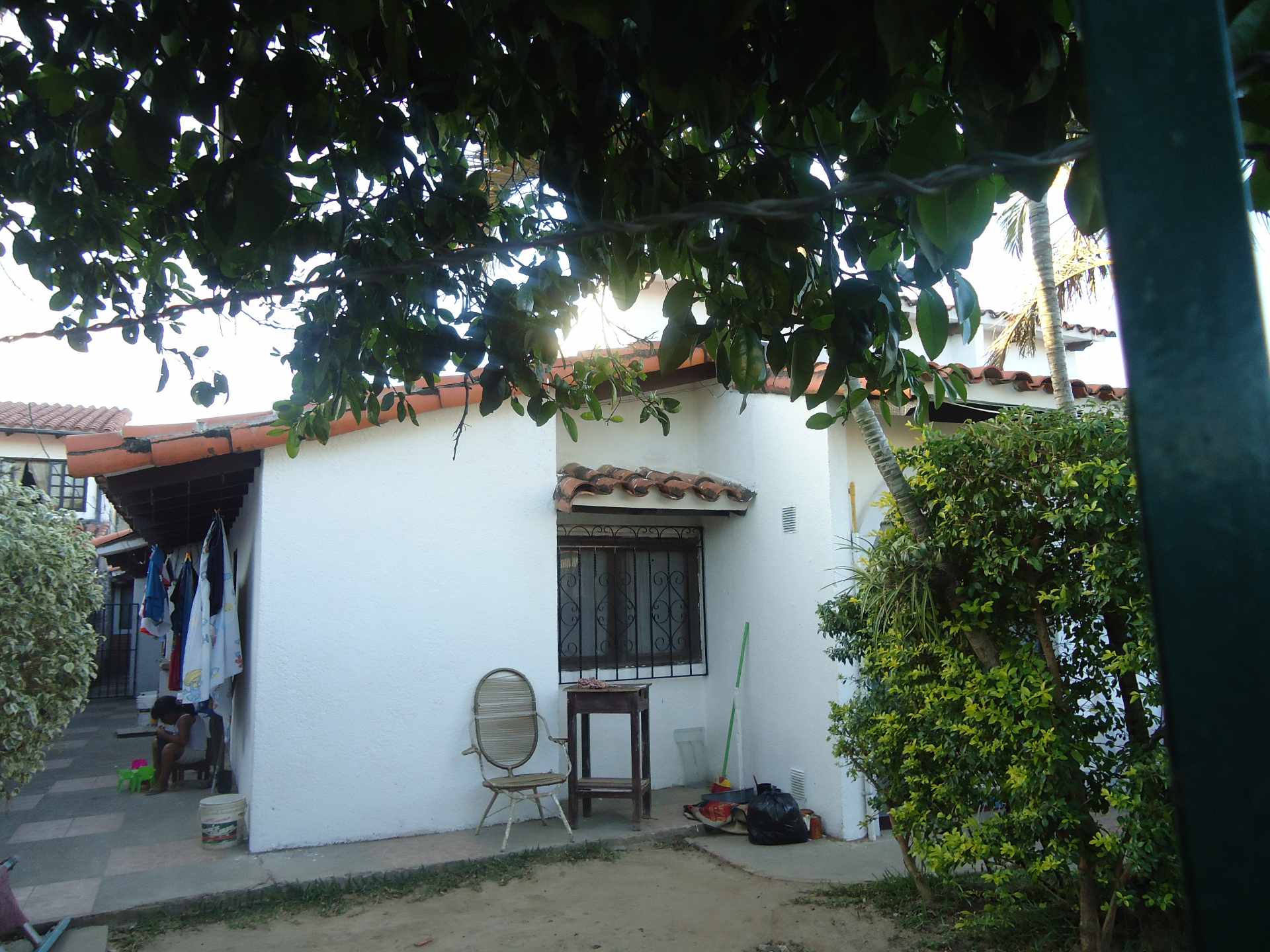 Casa en Entre 4to y 5to anillo Este en Santa Cruz de la Sierra 8 dormitorios 4 baños 2 parqueos Foto 3