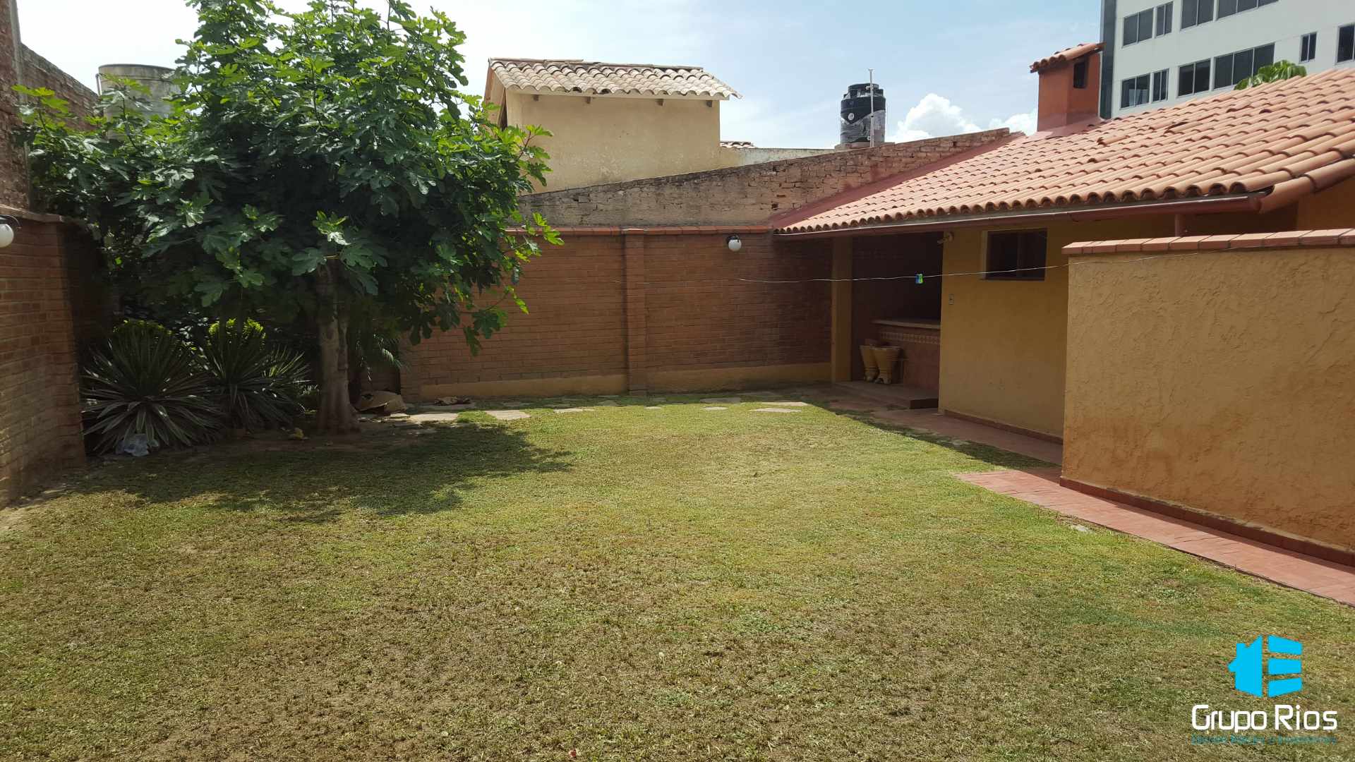 Casa en Aranjuez en Cochabamba 4 dormitorios 4 baños 2 parqueos Foto 14