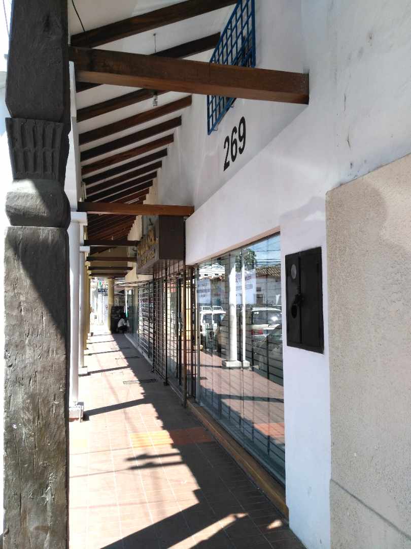 Local comercial en Centro en Santa Cruz de la Sierra  1 baños  Foto 15
