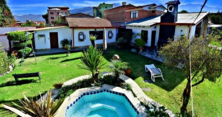 Casa en Sacaba en Cochabamba 4 dormitorios 3 baños 4 parqueos Foto 2