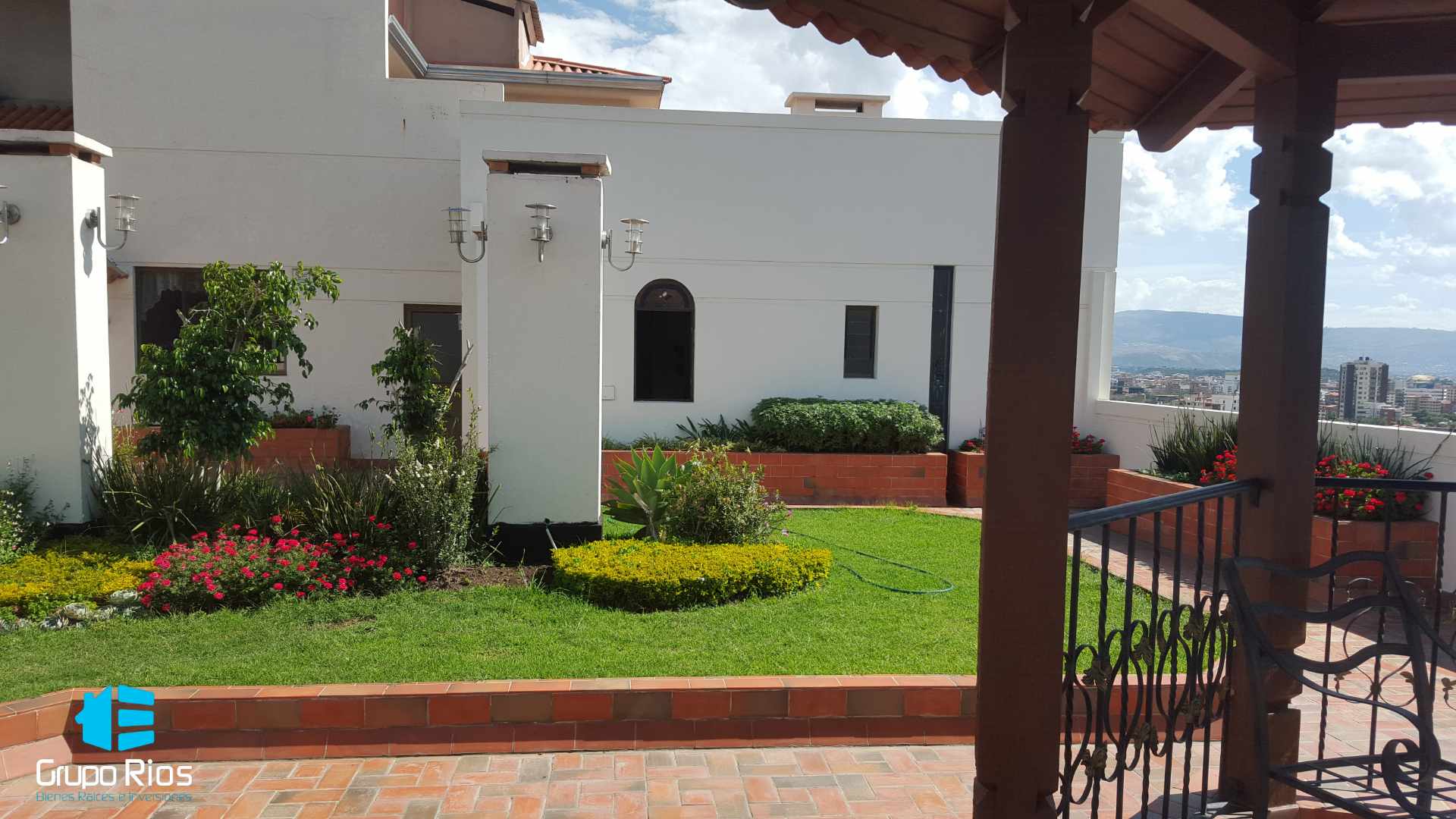 Departamento en Aranjuez en Cochabamba 4 dormitorios 5 baños 2 parqueos Foto 8