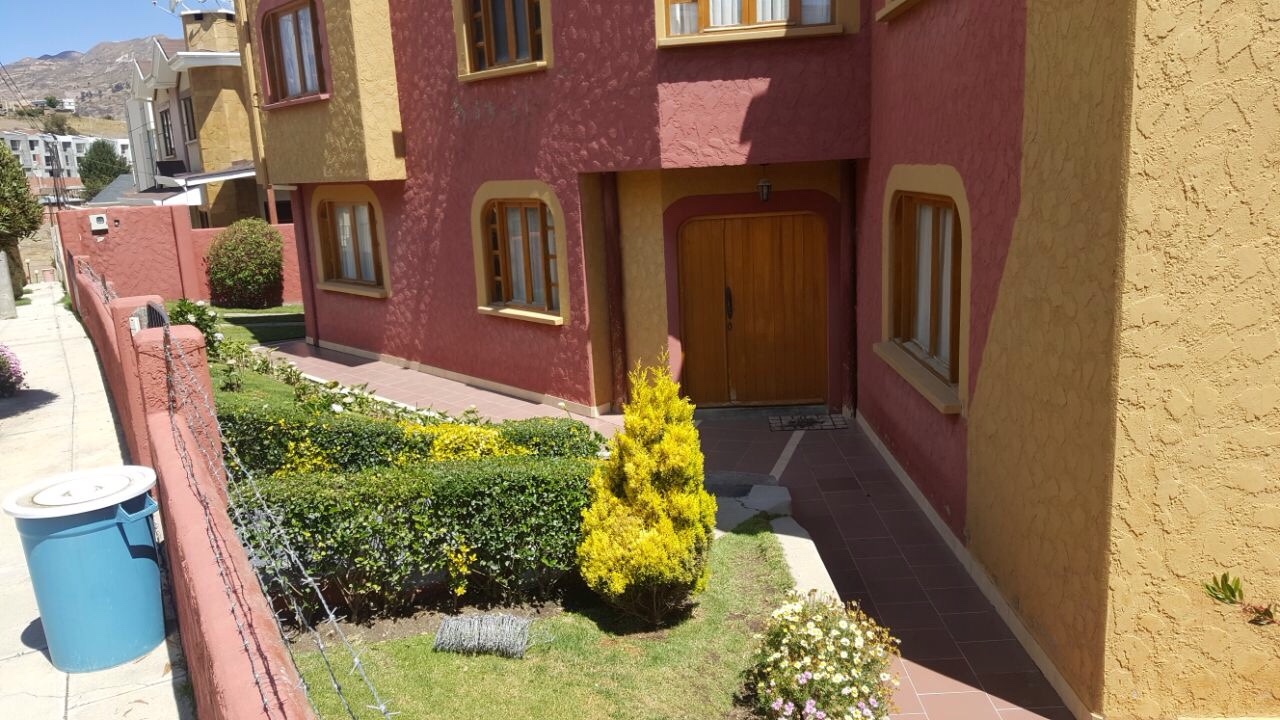 Casa en Achumani en La Paz 3 dormitorios 3 baños 4 parqueos Foto 13
