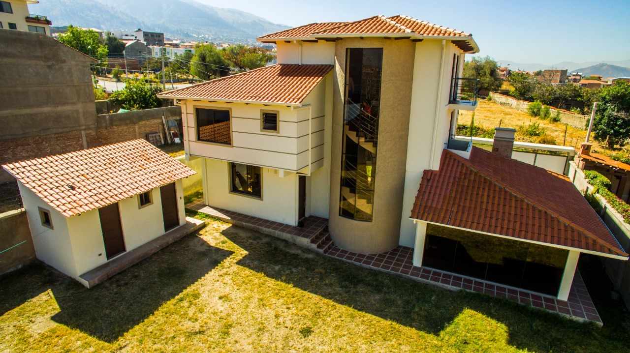 Casa en Villa Taquiña en Cochabamba 3 dormitorios 5 baños 2 parqueos Foto 6