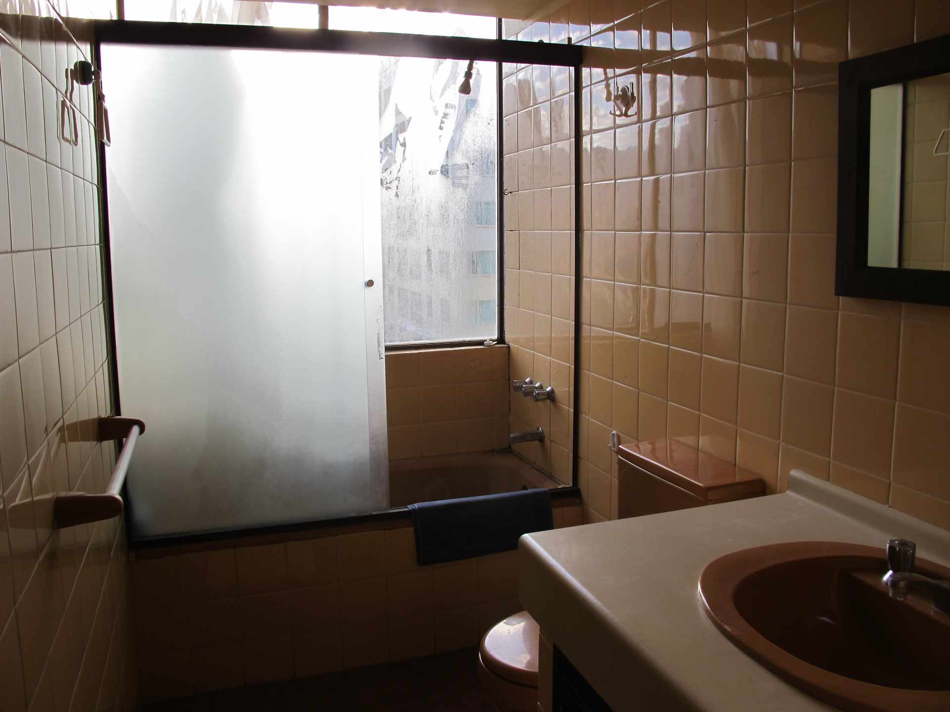 Departamento en AlquilerAv. 6 de Agosto no. 2577 entre Pedro Salazar y Pinilla 3 dormitorios 4 baños  Foto 4