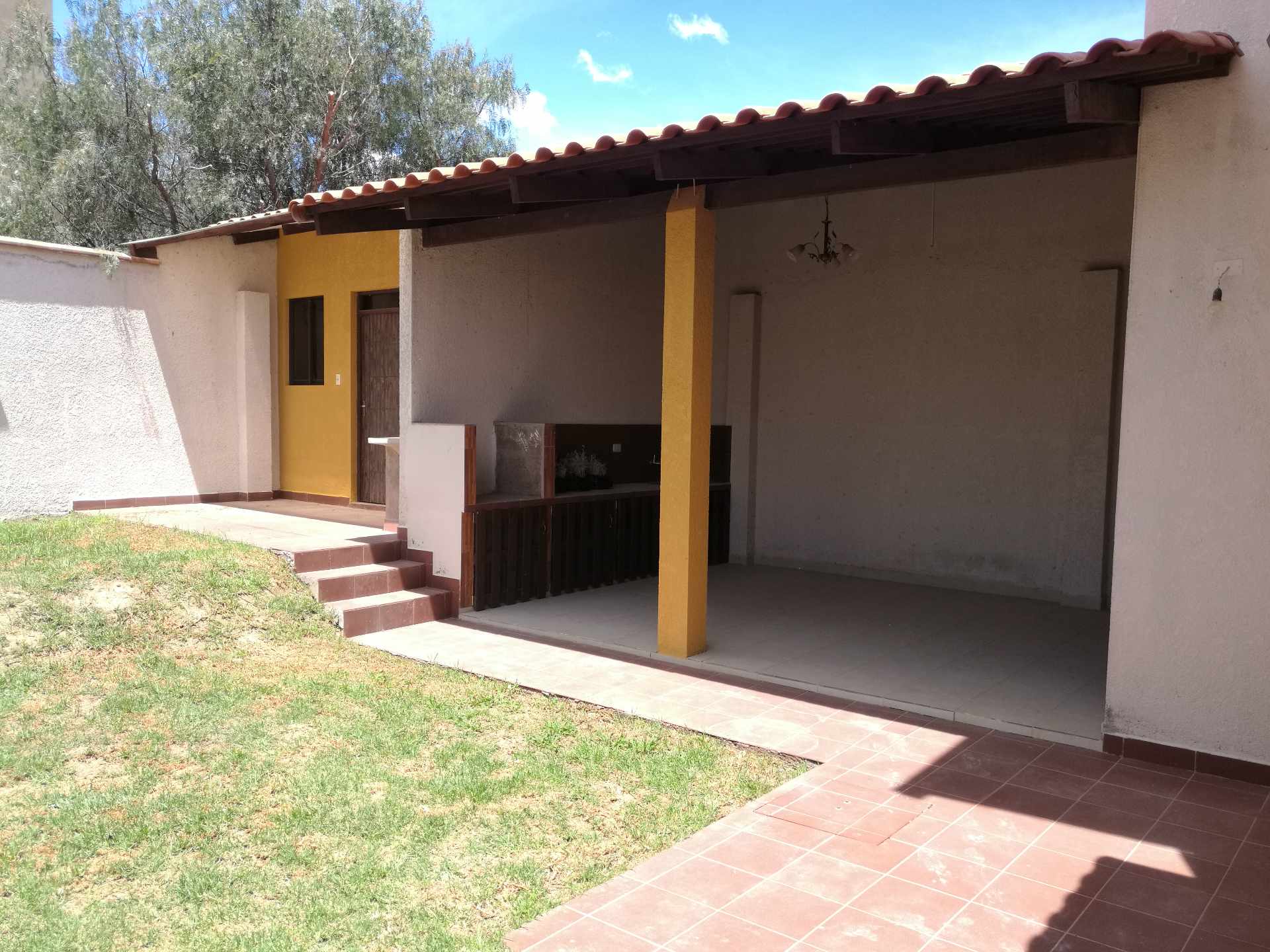 Casa en Venta5 cuadras al norte de la Universidad Udabol km 8 a sacaba urbanización Guadalupe 3 dormitorios 4 baños 3 parqueos Foto 6