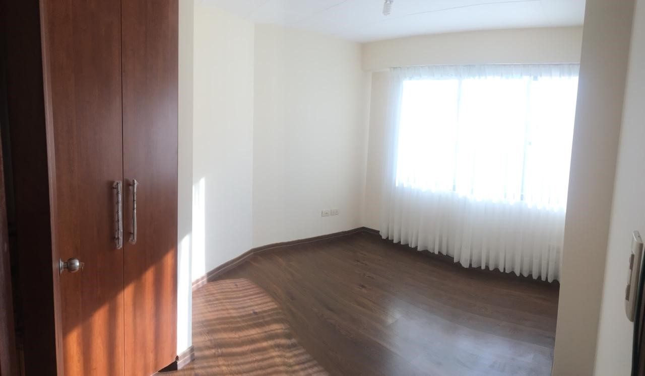 Departamento en Miraflores en La Paz 3 dormitorios 3 baños 1 parqueos Foto 4