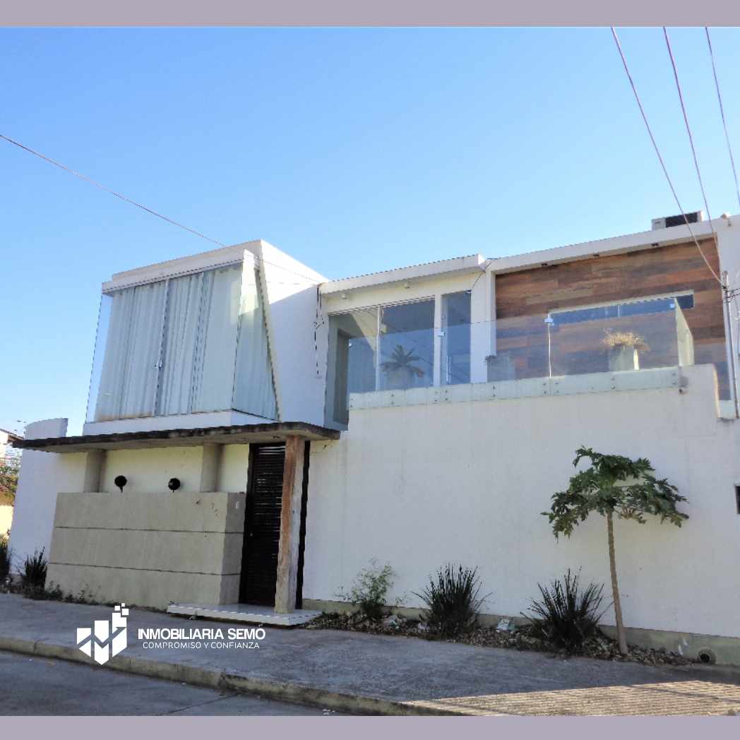 Casa en Entre 3er y 4to anillo Sur en Santa Cruz de la Sierra 3 dormitorios 3 baños 1 parqueos Foto 1