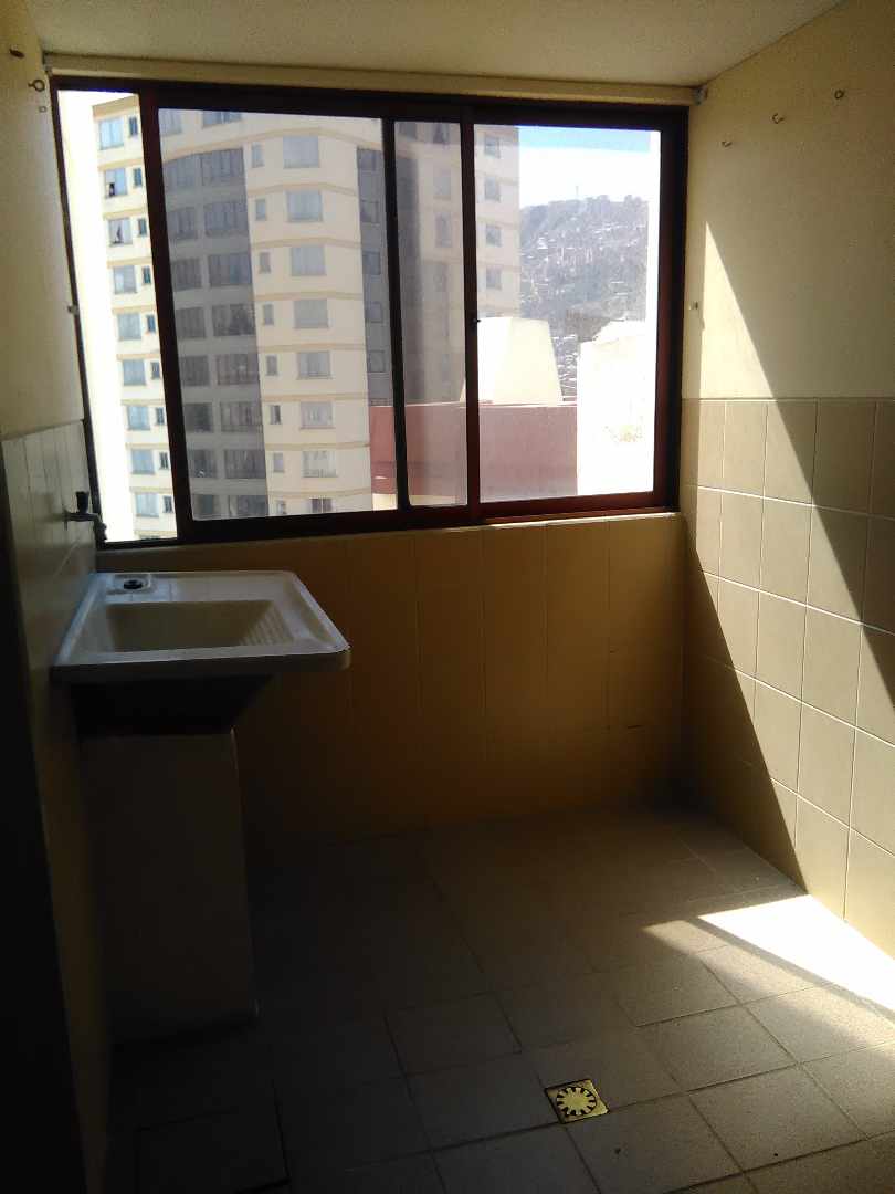 Departamento en Miraflores en La Paz 3 dormitorios 2 baños 1 parqueos Foto 6