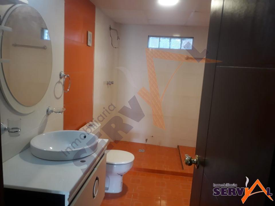 Departamento en Sacaba en Cochabamba 4 dormitorios 4 baños 1 parqueos Foto 5