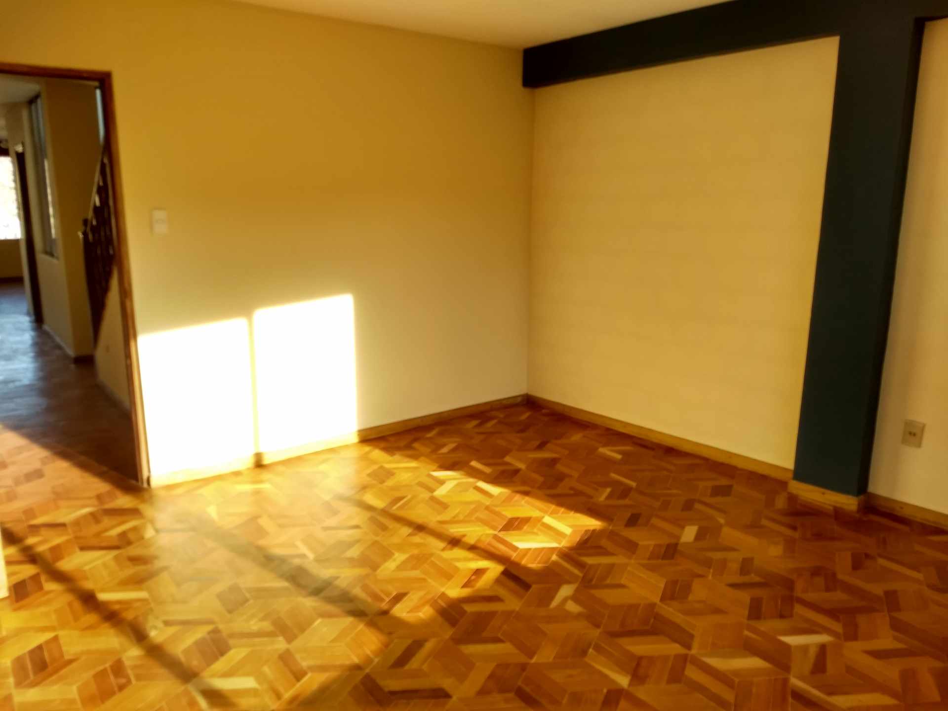 Departamento Av Tejada Sorzano #1301 esq. San Salvador Foto 16