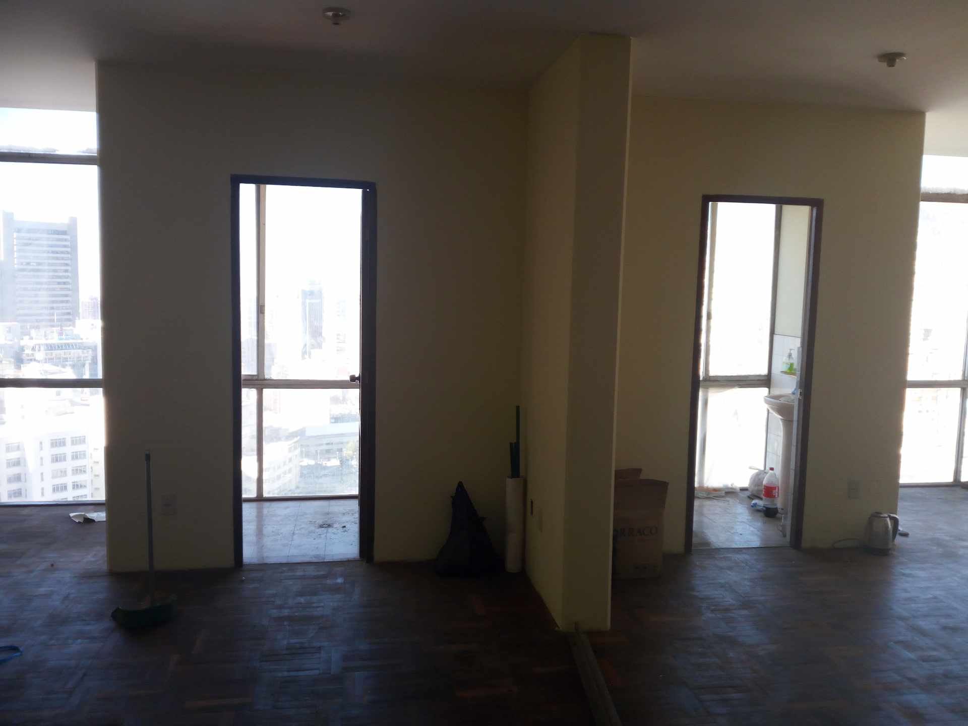 Oficina en Centro en La Paz 1 dormitorios 2 baños  Foto 3