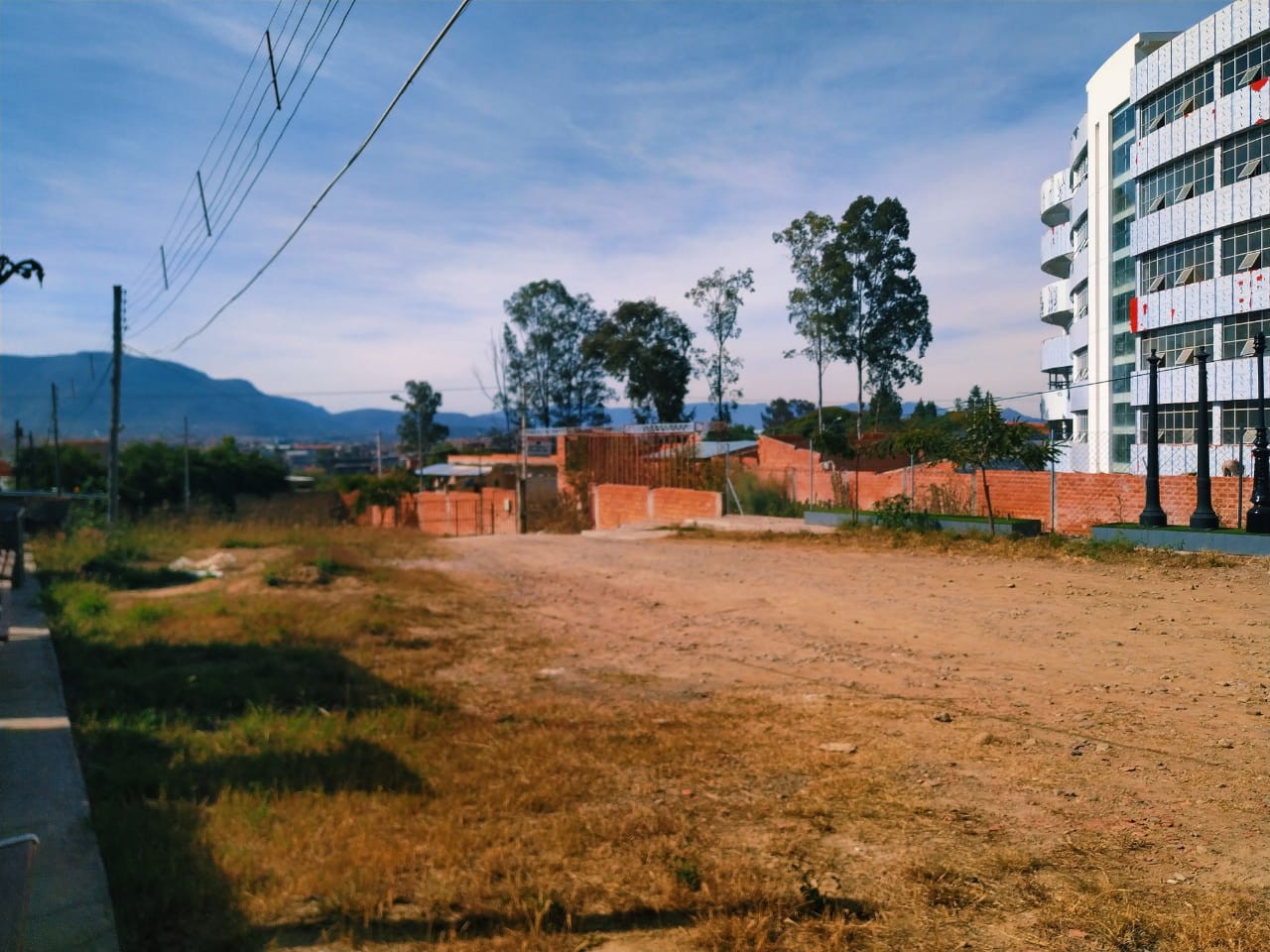 Terreno Ciudad de Tarija, Barrio Lourdes, calle Camargo una cuadra después del tecnológico Tarija Foto 1