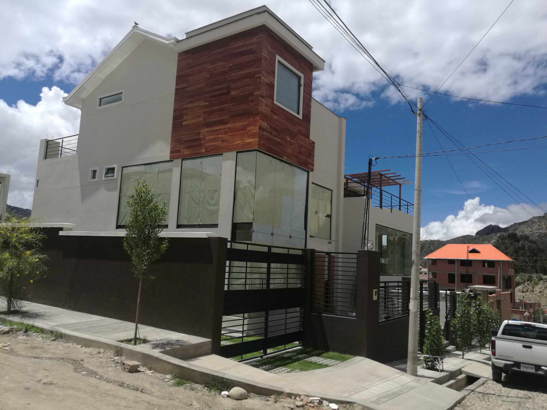 Casa en Mallasilla en La Paz 3 dormitorios 4 baños 2 parqueos Foto 4