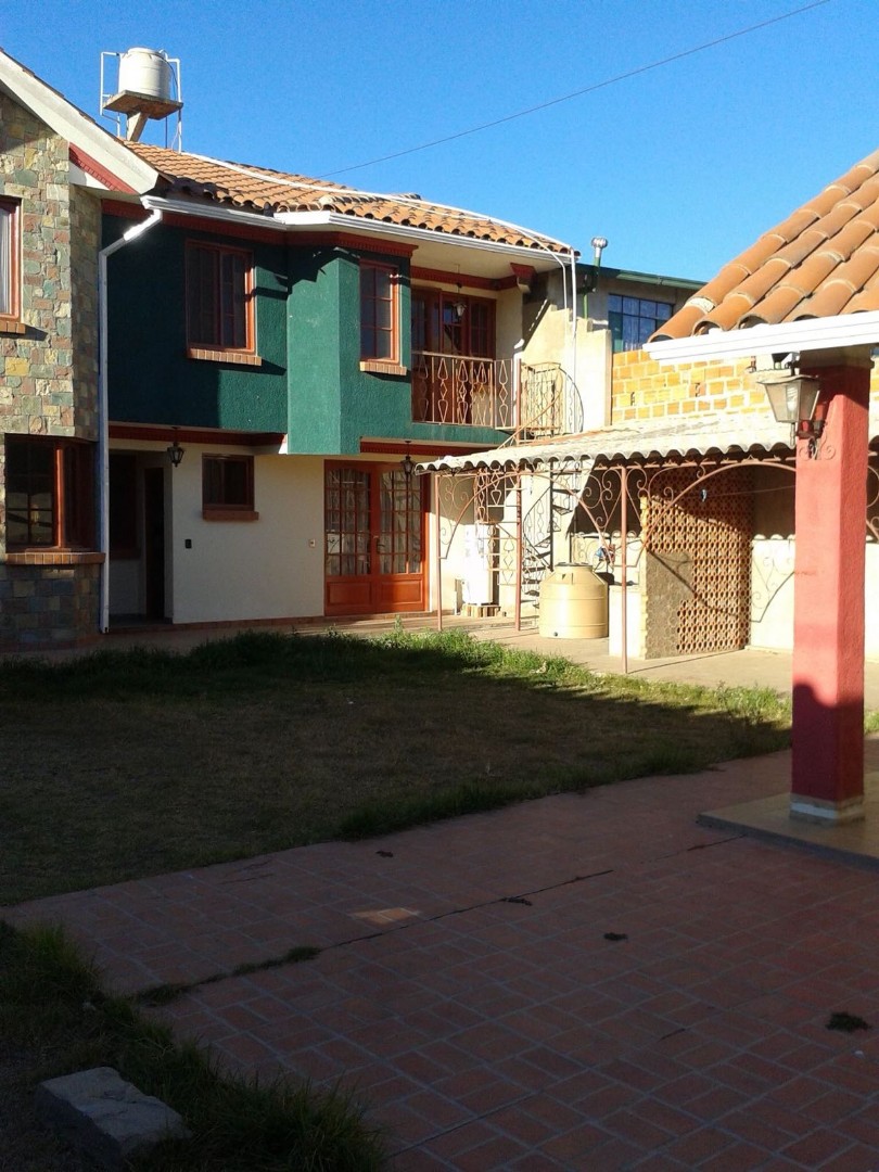Casa en San Gerónimo en Tarija 3 dormitorios 4 baños 2 parqueos Foto 4