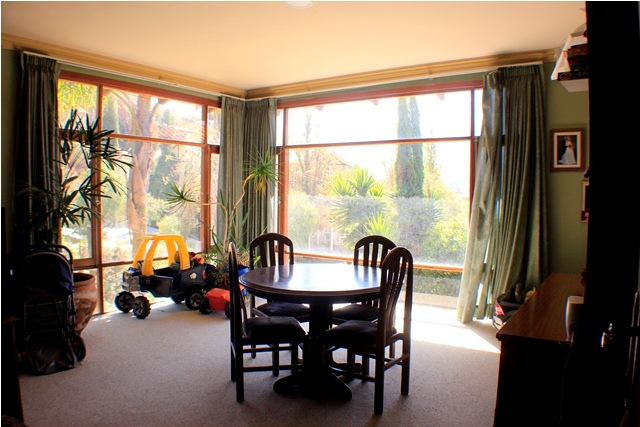 Casa en VentaCalle Innominada, Urb. El Paraiso 4 dormitorios 5 baños  Foto 3