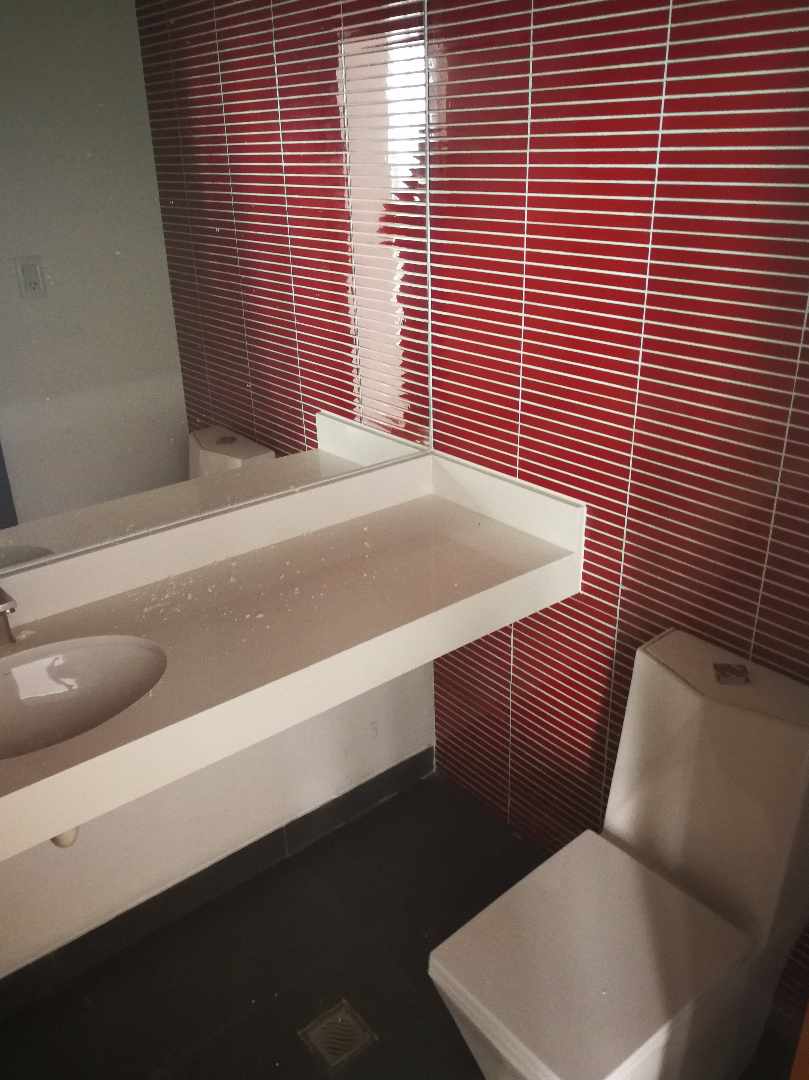 Oficina Av. San Martín entre Segundo y Tercer Anillo. Centro Empresarial Torre Ambassador Foto 5