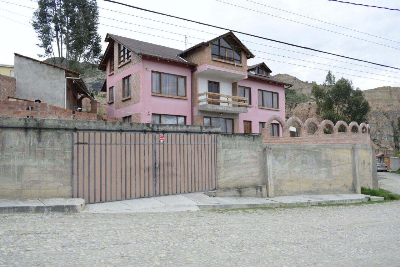 Casa en Los Pinos en La Paz  6 baños 4 parqueos Foto 4