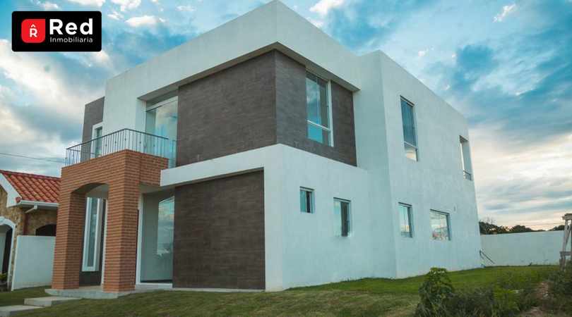 Casa en Urubó en Santa Cruz de la Sierra 4 dormitorios 5 baños 4 parqueos Foto 1