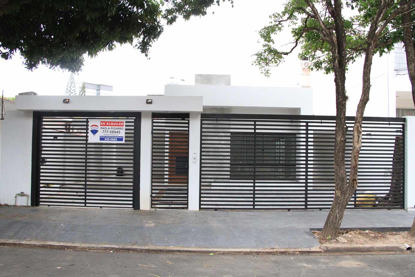 Casa Barrio Sirari, Equipetrol. Av. San Martin calle Las Begonias Foto 1