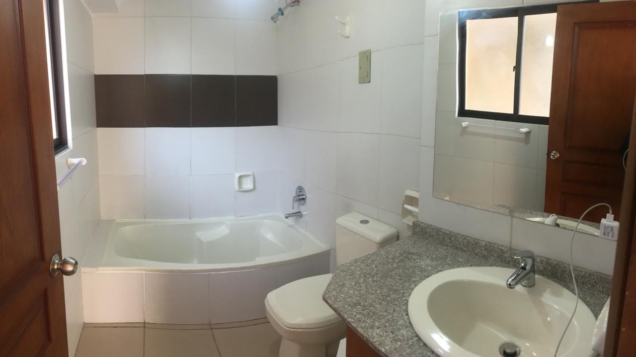 Departamento en Miraflores en La Paz 3 dormitorios 3 baños 1 parqueos Foto 9