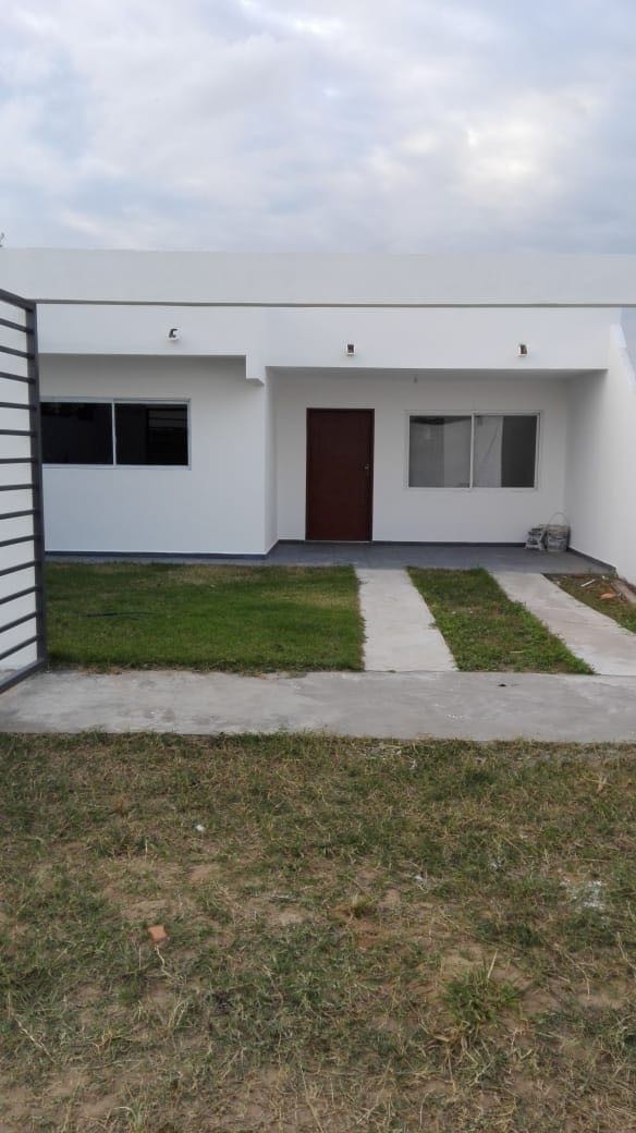 Casa Casa en anticretico en urbanización akualand abierta. km 14 banzer Foto 1