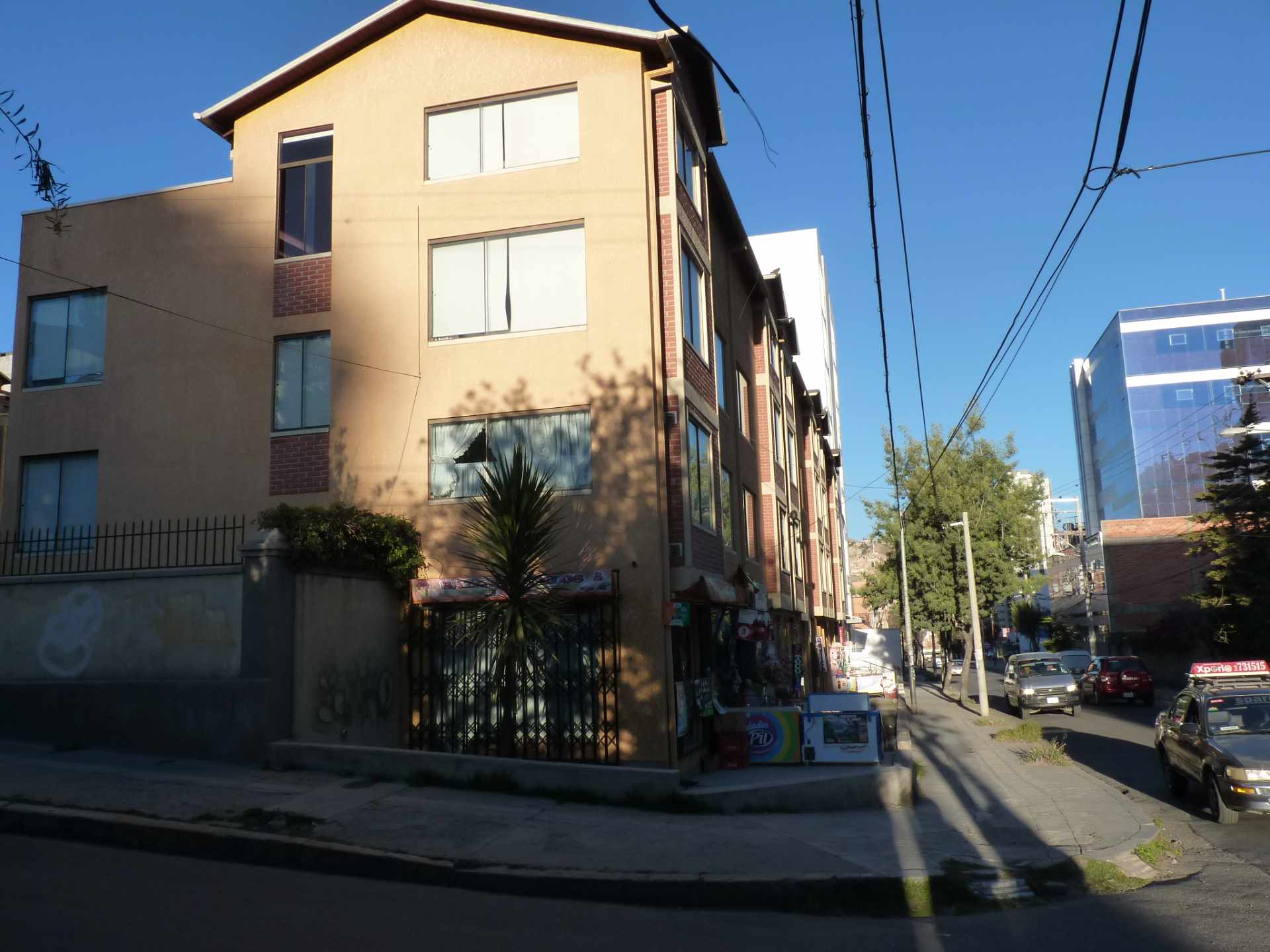 Casa en VentaAv. 14 de septiembre esq. calle 13 # 5911 Condominio Zurich Foto 1