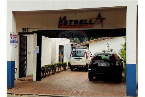 Local comercial en AlquilerShopping del Disfraz, Calle Ballivián #567 entre C Foto 1