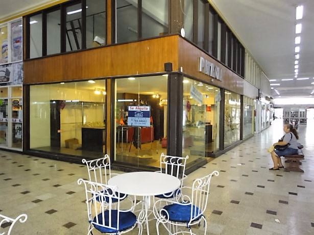 Local comercial en Entre 1er y 2do anillo Oeste en Santa Cruz de la Sierra 2 dormitorios 1 baños  Foto 2