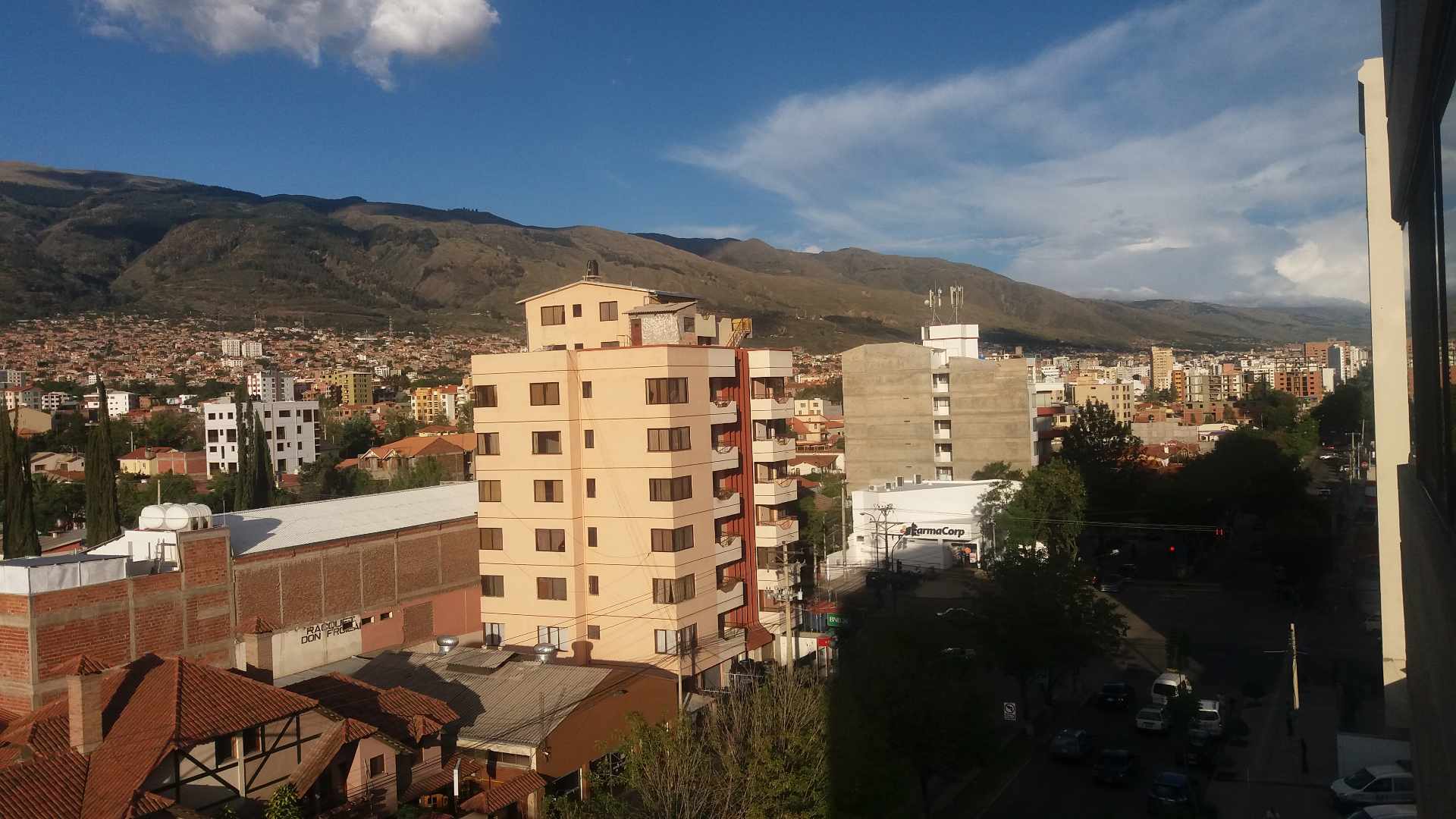Departamento en Noroeste en Cochabamba 4 dormitorios 4 baños 1 parqueos Foto 8