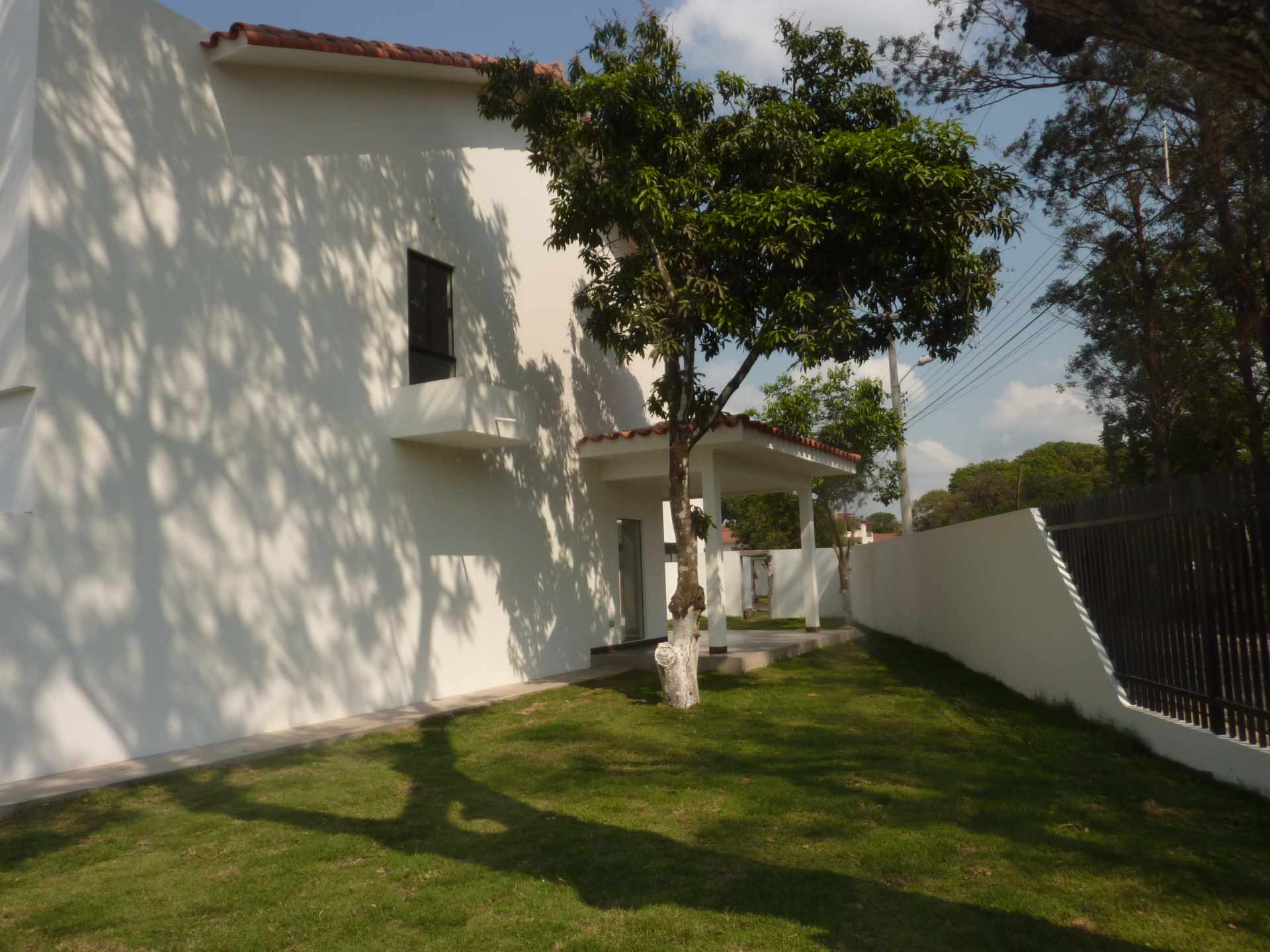Casa en VentaUrb. San Andrés Norte. sobre Av Blooming entre Beni y Cristo Redentor. 3 dormitorios 3 baños 2 parqueos Foto 10