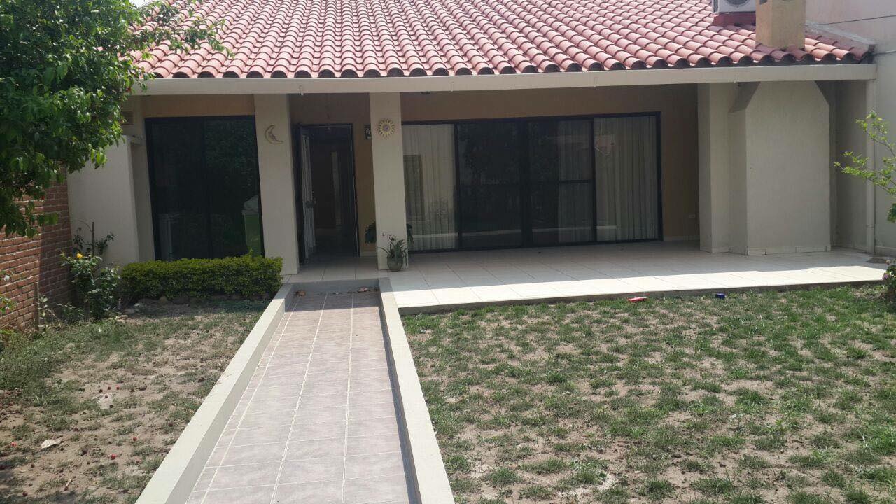 En Alquiler a $us 650 Foto 1