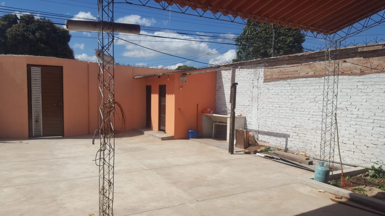 Casa en VentaBarrio GUARACACHI, Av. Rolando de Chazal entre 4to y 5to anillo. Foto 3