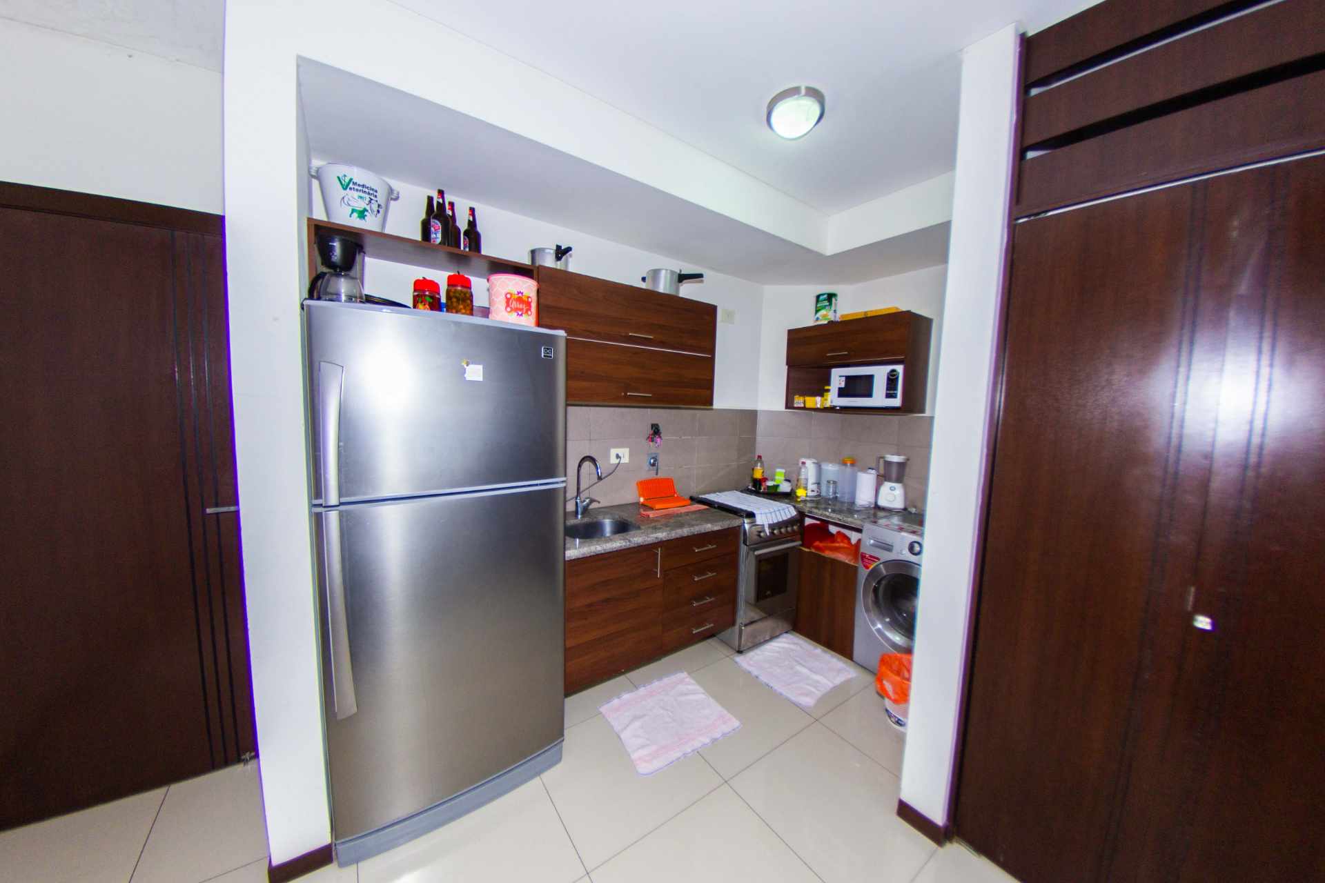 Departamento en VentaCondominio Portofino, zona Equipetrol entre Av. San Martín y Canal Isuto 1 dormitorios 1 baños 1 parqueos Foto 5