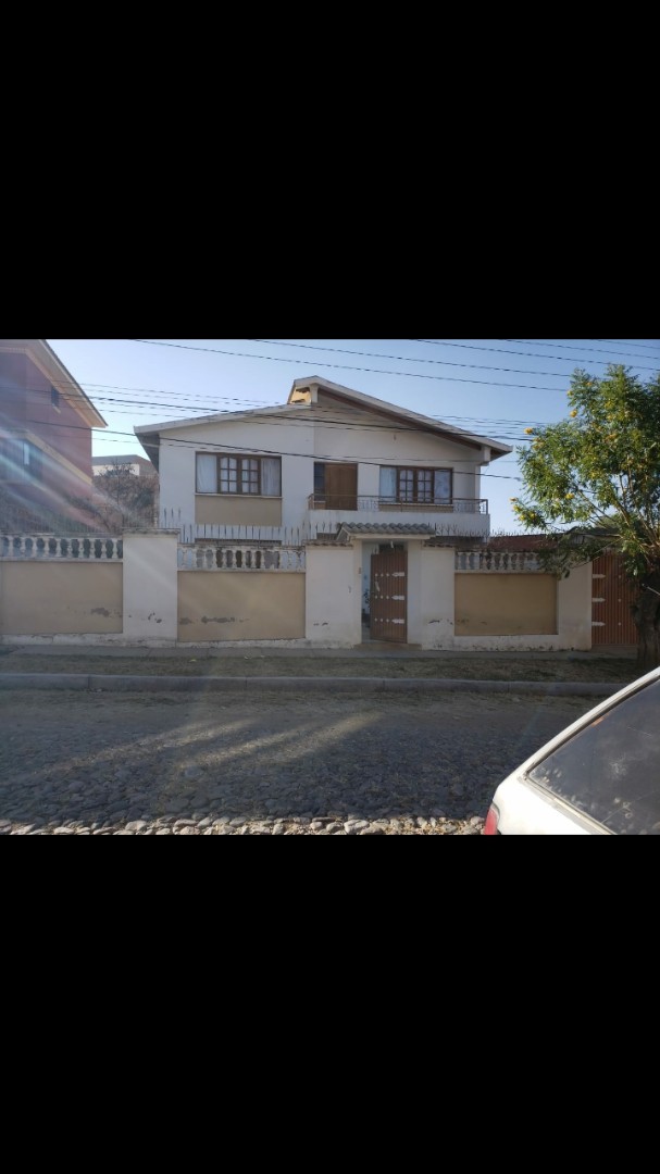 Casa en Sacaba en Cochabamba 4 dormitorios 2 baños 2 parqueos Foto 1