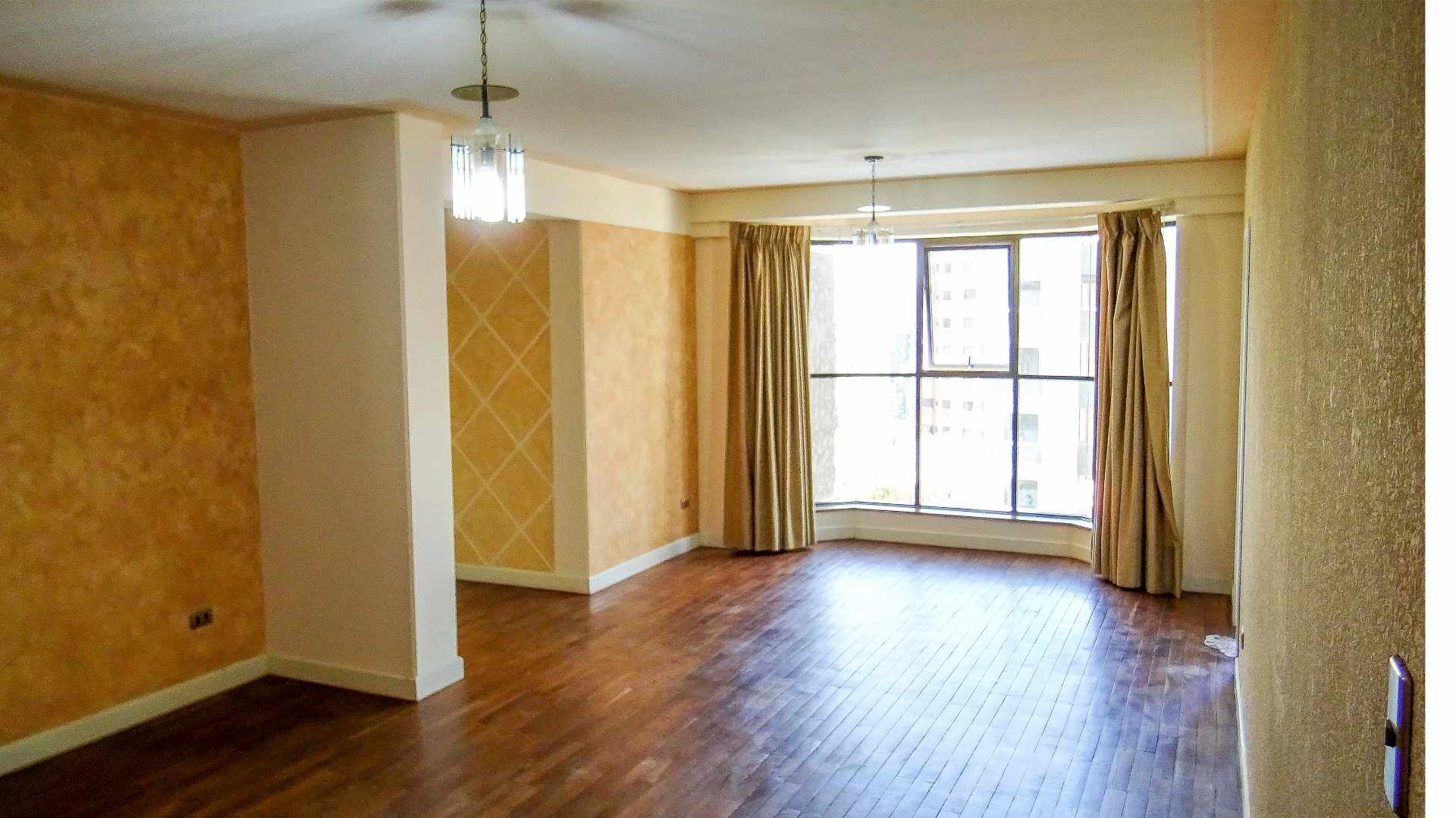 Departamento Av. Ecuador, entre Fernando Guachalla y Rosendo Gutiérrez, a unos pasos del mercado Sopocachi. Foto 2