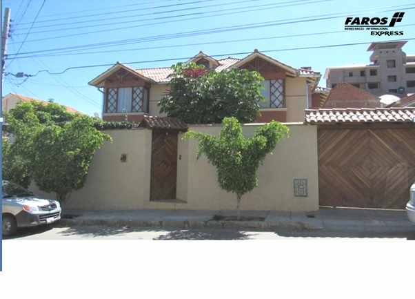 Departamento en Mayorazgo en Cochabamba 5 dormitorios 3 baños 4 parqueos Foto 2