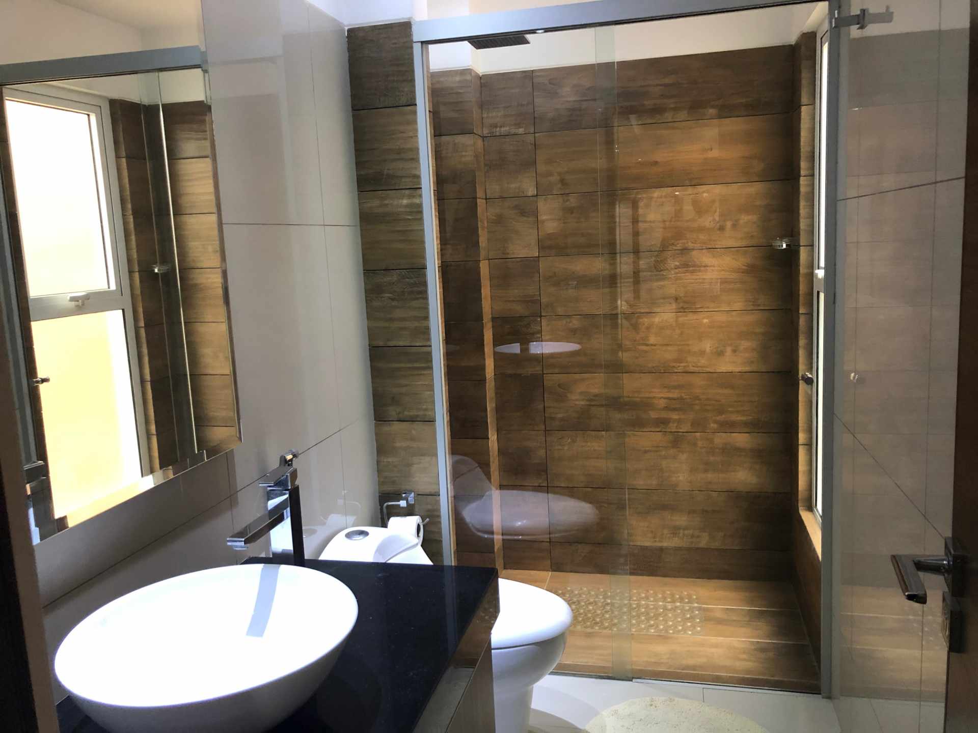 Departamento en VentaCondominio Onix [Equipetrol Norte], Departamento monoambiente full amoblado de lujo en venta, con parqueo techado. [88000$us.] Foto 9