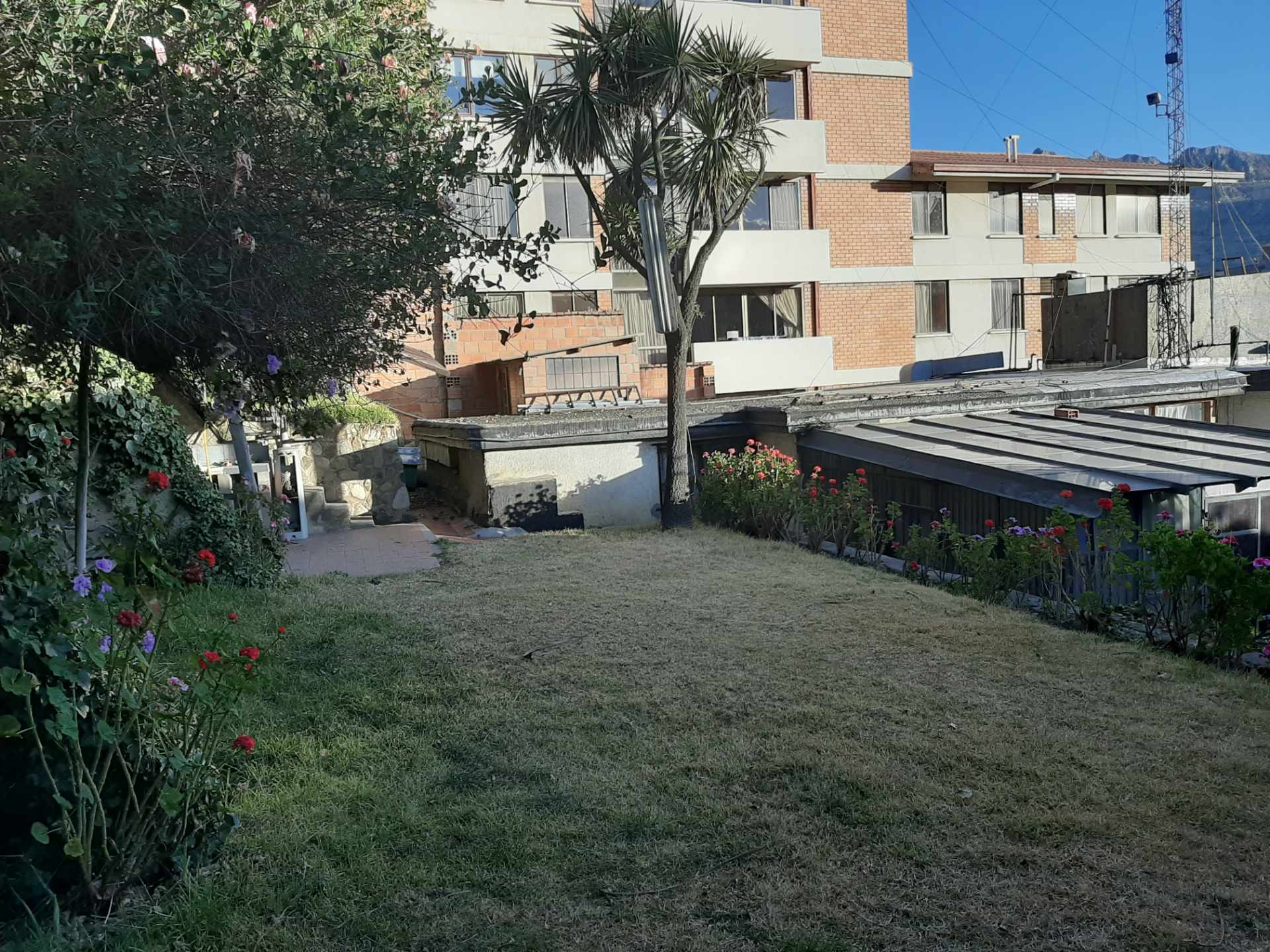 Casa en VentaObrajes, inicio Av. 14 de Septiembre, frente facultad de Arquitectura Universidad Católica Boliviana. 4 dormitorios 6 baños 2 parqueos Foto 9