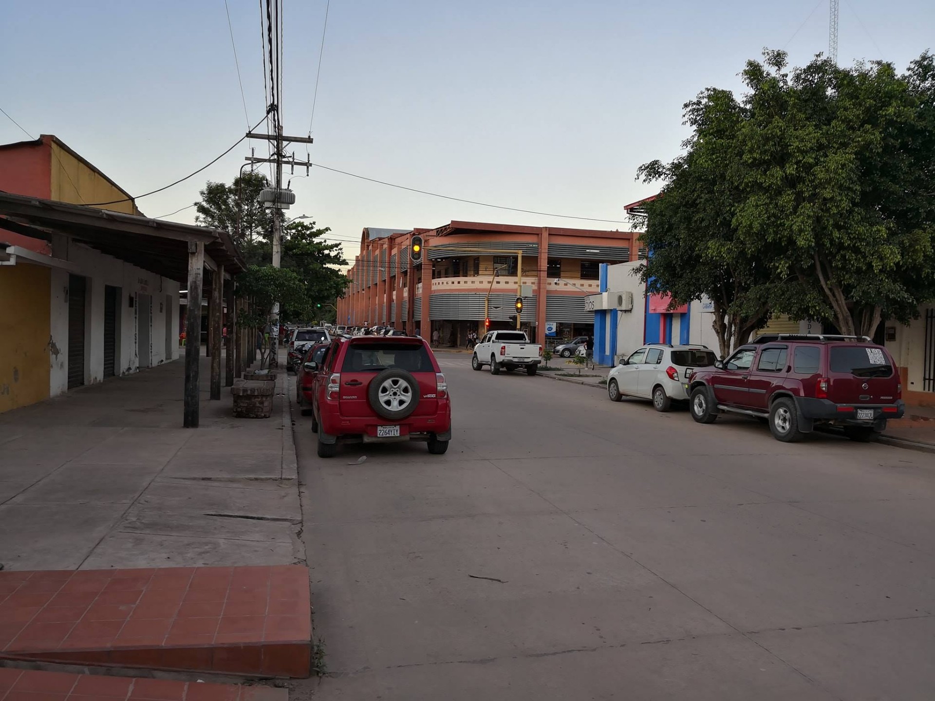 Casa en VentaZona Central Calle Oruro entre Av. Mendez Arcos y Capitán Manchego a 20 metros del mercado central. Foto 3