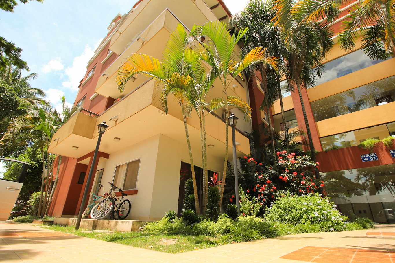 Departamento en VentaAV. BANZER CONDOMINIO SAN DIEGO  Foto 2