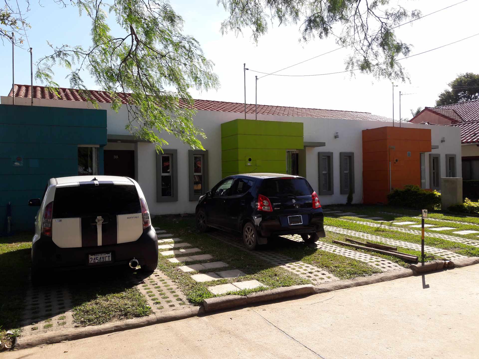 Casa en AlquilerCONDOMINIO SIERRA ALTA 
AV. VIRGEN DE COTOCA 8º ANILLO (2 CUADRAS DE LA AVENIDA) 3 dormitorios 2 baños 2 parqueos Foto 5