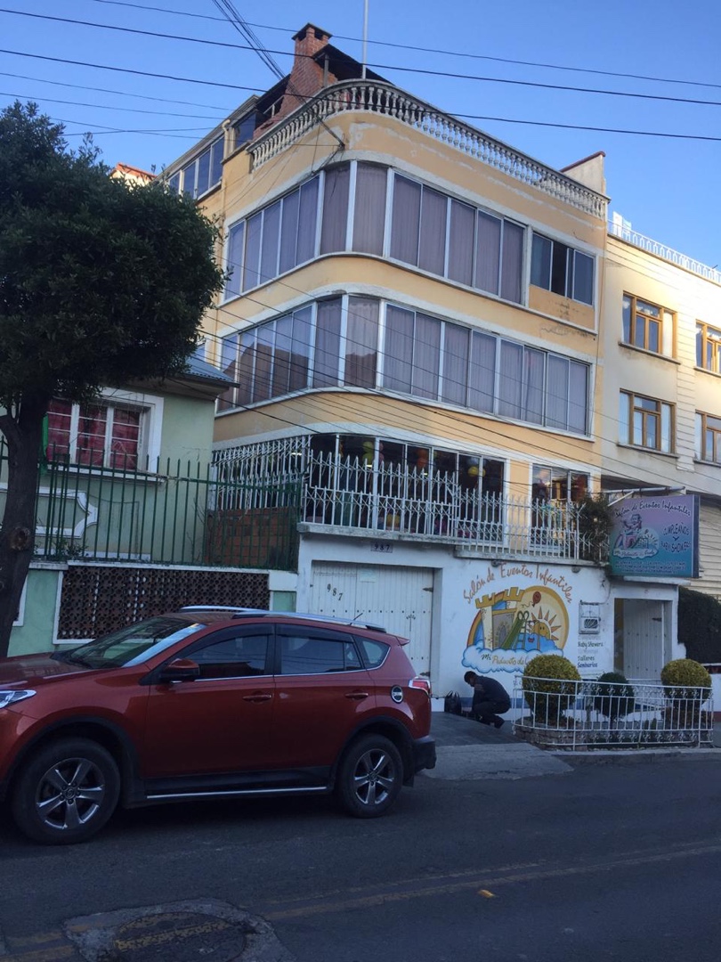 Casa en Miraflores en La Paz 4 dormitorios 8 baños 6 parqueos Foto 1