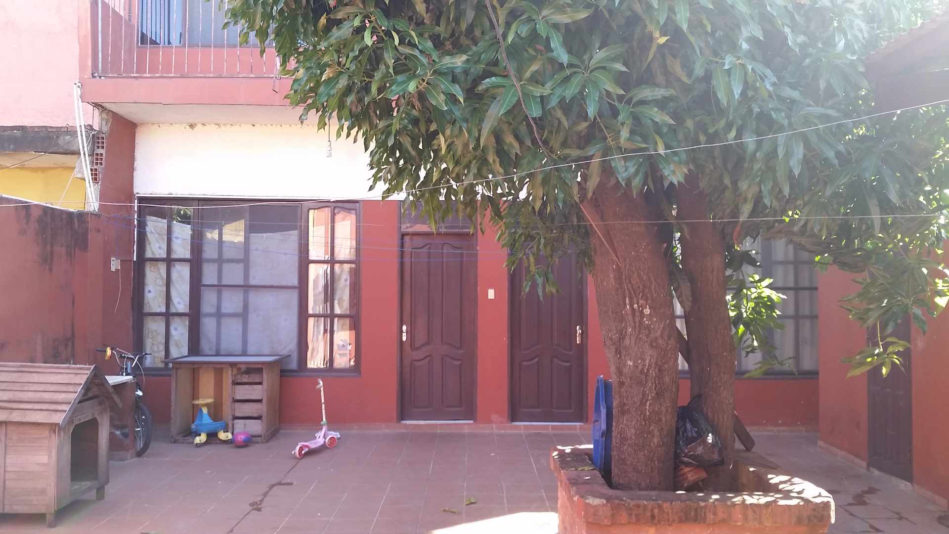 Casa Av. 3 pasos al frente, 4to anillo, barrio Convifacg, calle  2, # 4155. UV. 80, mza. 21, lote 36 Foto 2