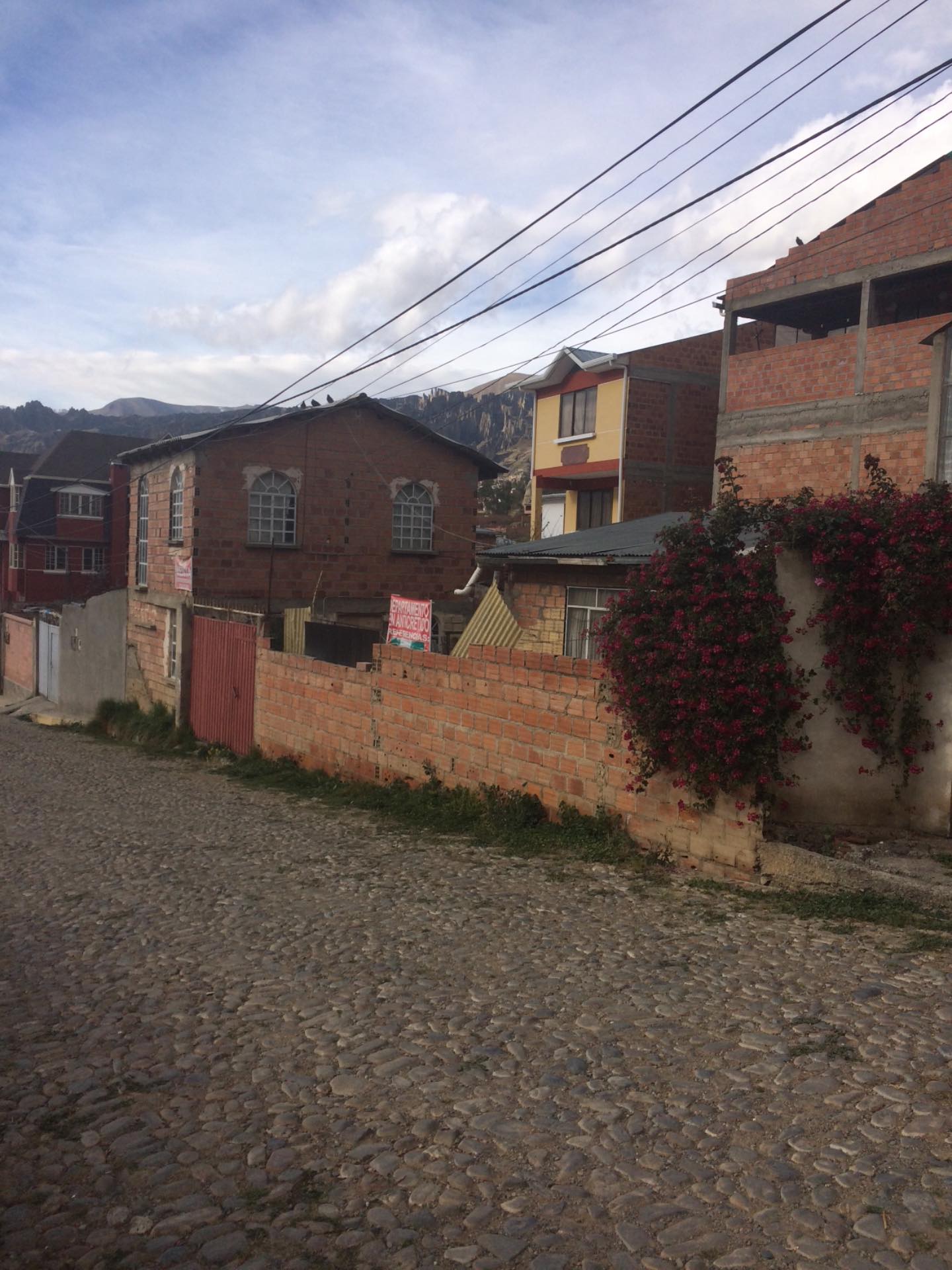Casa en Chasquipampa en La Paz 5 dormitorios 5 baños 2 parqueos Foto 1