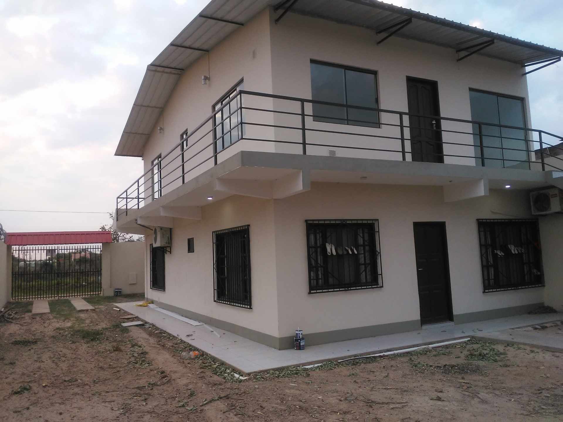 Casa en VentaBarrio Virgen de Guadalupe C/ San Simon 8vo anillo entre Cambodromo y Av Lujan parada final linea 14 Foto 6