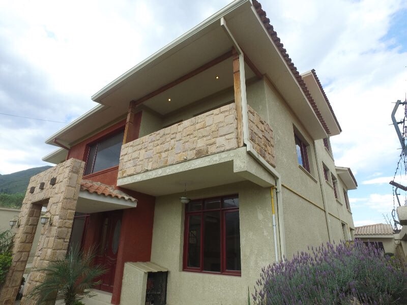 Casa en Villa Taquiña en Cochabamba 5 dormitorios 5 baños 3 parqueos Foto 3